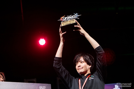 画像ギャラリー No.007のサムネイル画像 / ［インタビュー］世界を制した「DNF Duel」GO1選手，「GGST」もっちー選手。会場で激闘を振り返り，心境を聞いた