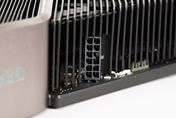画像ギャラリー No.016のサムネイル画像 / 「GeForce RTX 3080 Ti Founders Edition」レビュー。ゲーマー向け最強GPUはGeForce RTX 3090にどこまで迫れるのか