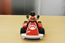画像ギャラリー No.009のサムネイル画像 / 「マリオカート ライブ ホームサーキット」が編集部にやってきた。思っていたより狭い場所でも遊べる“新たな形のマリオカート”を紹介