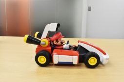 画像ギャラリー No.010のサムネイル画像 / 「マリオカート ライブ ホームサーキット」が編集部にやってきた。思っていたより狭い場所でも遊べる“新たな形のマリオカート”を紹介