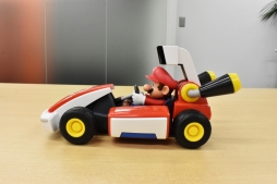 画像ギャラリー No.011のサムネイル画像 / 「マリオカート ライブ ホームサーキット」が編集部にやってきた。思っていたより狭い場所でも遊べる“新たな形のマリオカート”を紹介