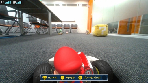 画像ギャラリー No.025のサムネイル画像 / 「マリオカート ライブ ホームサーキット」が編集部にやってきた。思っていたより狭い場所でも遊べる“新たな形のマリオカート”を紹介