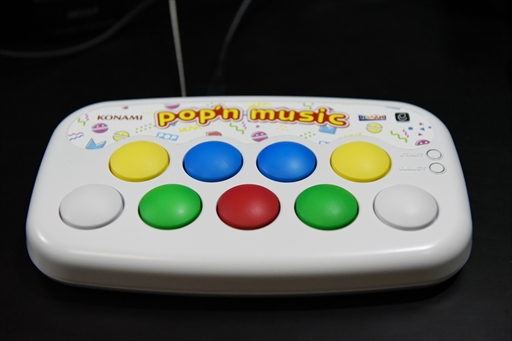 画像ギャラリー No.004のサムネイル画像 / ［JAEPO2023］ 「pop'n music Lively」専用コントローラの小型版がコナミアミューズメントブースに。過去の家庭用専コンを踏襲・改良