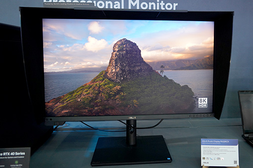 画像ギャラリー No.007のサムネイル画像 / 机置きにちょうどいい38型4K液晶や,32型8KMini LED液晶,32型量子ドット有機ELなど,これから来る注目のディスプレイを総ざらえ