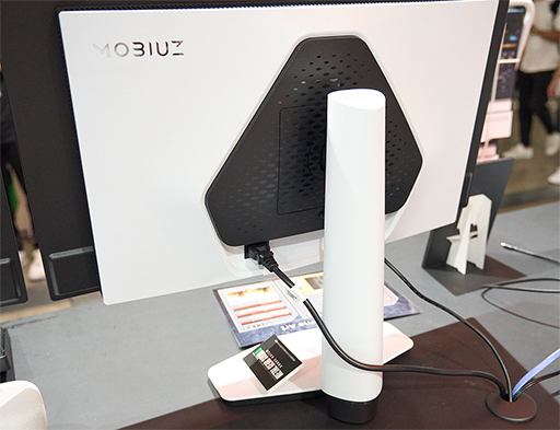 画像ギャラリー No.006のサムネイル画像 / 最新の量子ドット有機ELパネルを採用したBenQ製ゲーマー向け4Kディスプレイをチェック。映像美とゲーム体験を両立する新モデル［TGS2025］