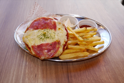 画像ギャラリー No.018のサムネイル画像 / カプコンカフェ「デビル メイ クライ 5 スペシャルエディション」コラボが12月18日にスタート。個性的なメニューが揃った試食会をレポート