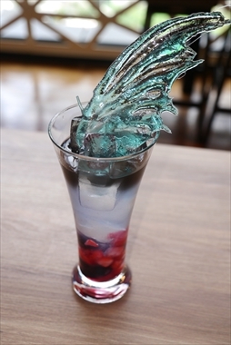 画像ギャラリー No.013のサムネイル画像 / カプコンカフェ×「デビル メイ クライ 5」コラボは7月16日にスタート。キャラクターモチーフのメニューが振る舞われた試食会レポートをお届け