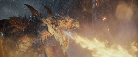 画像ギャラリー No.002のサムネイル画像 / 映画「モンスターハンター」の本編映像が公開。火竜や空の王者とも呼ばれている“リオレウス”との戦いが確認できる