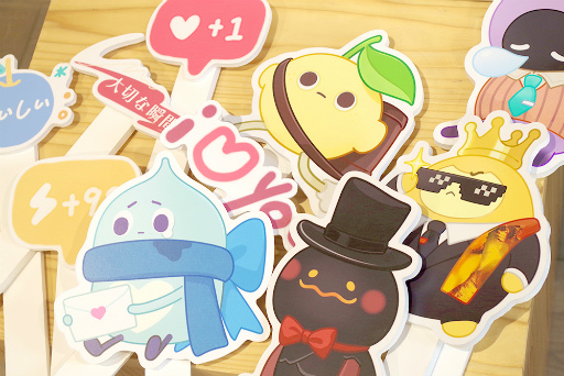 画像ギャラリー No.006のサムネイル画像 / カレのキス顔が大画面で!? 「恋と深空」POP UP EVENTを奇声をこらえて見てきました【イベントレポート】
