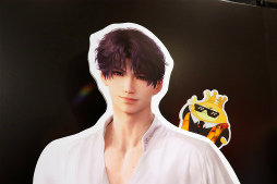 画像ギャラリー No.009のサムネイル画像 / カレのキス顔が大画面で!? 「恋と深空」POP UP EVENTを奇声をこらえて見てきました【イベントレポート】