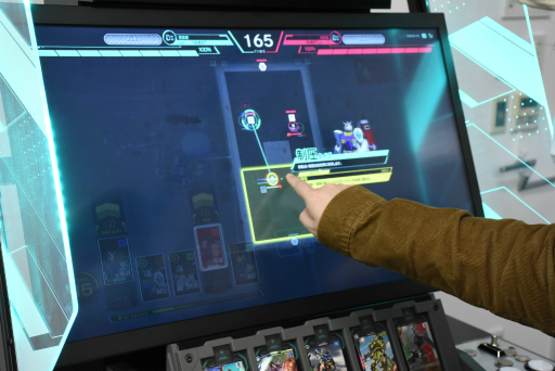 画像ギャラリー No.009のサムネイル画像 / アーケードカードゲーム「機動戦士ガンダム アーセナルベース」独占先行レポート。MSとパイロットのカードを組み合わせた,駆け引きが楽しめる