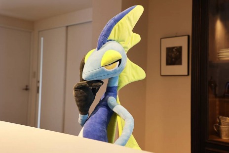 画像ギャラリー No.005のサムネイル画像 / 約120センチのビッグサイズ。「ポケモンぬいぐるみ エージェントポケモン!インテレオン」の予約受付が本日スタート