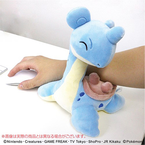画像ギャラリー No.006のサムネイル画像 / ラプラスとワンパチの「ポケットモンスター もふもふ★うでまくら」，ヴィレッジヴァンガードオンラインストアで予約を受付中