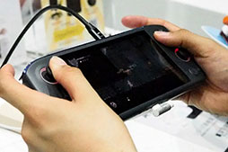 画像ギャラリー No.004のサムネイル画像 / ［TGS2022］重量398gの小型ゲームPC「AYANEO AIR」を体験。Switch Lite風の筐体デザインやSteam Deckとの差別化に注目せよ