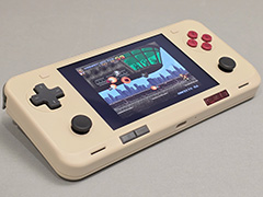 写真で見るAndroid携帯ゲーム機「AYANEO Pocket ACE」。質感の良いレトロゲーム向けのポケットサイズゲーム機だ