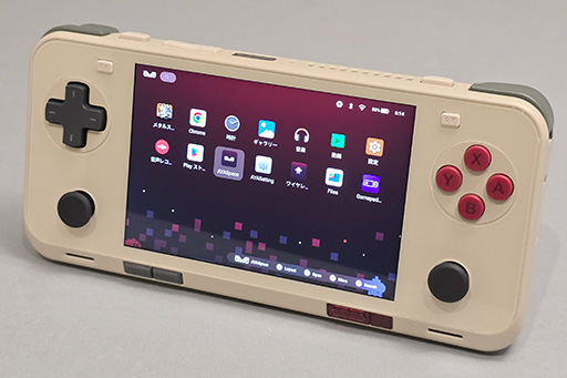 画像ギャラリー No.002のサムネイル画像 / 写真で見るAndroid携帯ゲーム機「AYANEO Pocket ACE」。質感の良いレトロゲーム向けのポケットサイズゲーム機だ