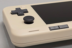 画像ギャラリー No.010のサムネイル画像 / 写真で見るAndroid携帯ゲーム機「AYANEO Pocket ACE」。質感の良いレトロゲーム向けのポケットサイズゲーム機だ