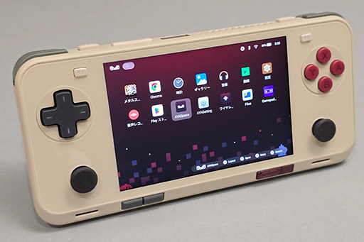 画像ギャラリー No.015のサムネイル画像 / 写真で見るAndroid携帯ゲーム機「AYANEO Pocket ACE」。質感の良いレトロゲーム向けのポケットサイズゲーム機だ
