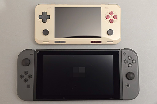 画像ギャラリー No.016のサムネイル画像 / 写真で見るAndroid携帯ゲーム機「AYANEO Pocket ACE」。質感の良いレトロゲーム向けのポケットサイズゲーム機だ