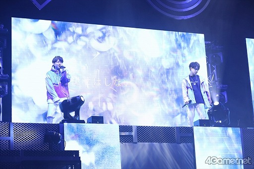 画像ギャラリー No.006のサムネイル画像 / 4チーム12人が集結した「パラライ」初のリアルライブイベント。熱いラップバトル＆新展開の発表にオーディエンスも歓喜