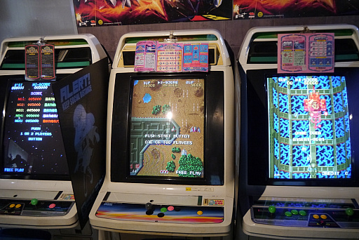 画像ギャラリー No.008のサムネイル画像 /  「ソルクレスタ」×ゲーセンミカドのコラボ生放送レポート。高橋名人がキャラバンモードに挑戦！