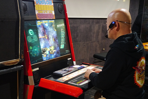 画像ギャラリー No.012のサムネイル画像 /  「ソルクレスタ」×ゲーセンミカドのコラボ生放送レポート。高橋名人がキャラバンモードに挑戦！