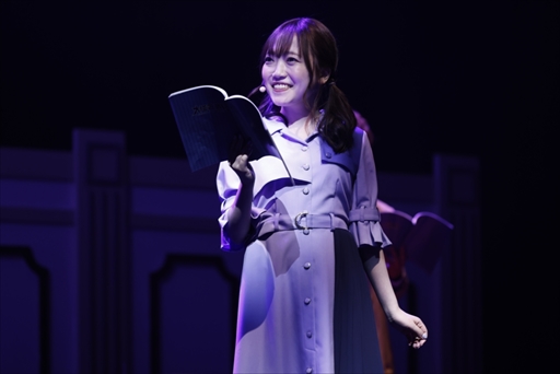 画像ギャラリー No.006のサムネイル画像 / 「大逆転裁判 -成歩堂龍ノ介と朗読の会-」レポート。竹本英史さんが演じる夏目漱石が，原作を再現したポーズで会場を魅了する