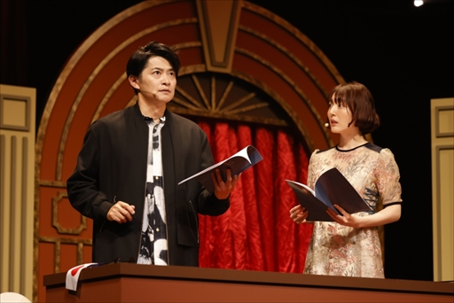 画像ギャラリー No.012のサムネイル画像 / 「大逆転裁判 -成歩堂龍ノ介と朗読の会-」レポート。竹本英史さんが演じる夏目漱石が，原作を再現したポーズで会場を魅了する