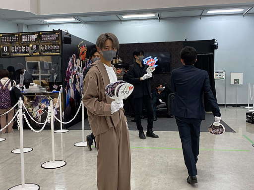 画像ギャラリー No.002のサムネイル画像 / 総額700万使ってしまいました。7人のイケメンホストによるシャンパンコールに酔わされた「ファビュラスナイト」AGF2022ブースレポート