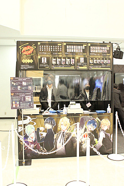 画像ギャラリー No.004のサムネイル画像 / 総額700万使ってしまいました。7人のイケメンホストによるシャンパンコールに酔わされた「ファビュラスナイト」AGF2022ブースレポート
