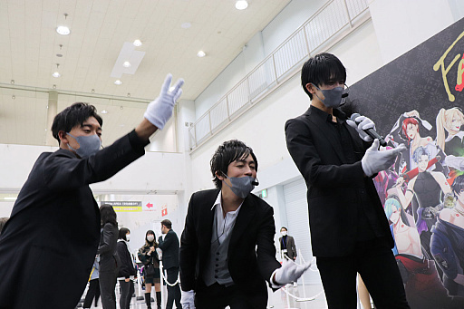 画像ギャラリー No.007のサムネイル画像 / 総額700万使ってしまいました。7人のイケメンホストによるシャンパンコールに酔わされた「ファビュラスナイト」AGF2022ブースレポート