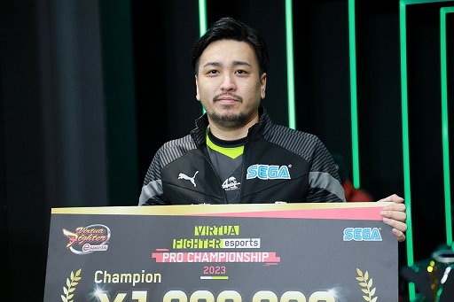 画像ギャラリー No.002のサムネイル画像 / 初の公式プロ大会「VIRTUA FIGHTER esports PRO CHAMPIONSHIP 2023」,初代王者はとんちゃん選手に
