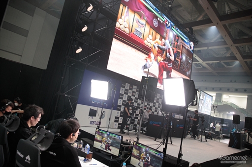 画像ギャラリー No.014のサムネイル画像 / 「Virtua Fighter esports」部門フォトレポート。現役最強プレイヤーと称されるとんちゃん選手が初代覇者に［EVO Japan 2023］