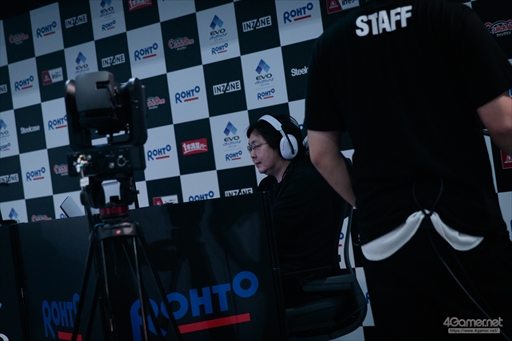画像ギャラリー No.016のサムネイル画像 / 「Virtua Fighter esports」部門フォトレポート。現役最強プレイヤーと称されるとんちゃん選手が初代覇者に［EVO Japan 2023］