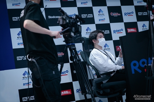 画像ギャラリー No.017のサムネイル画像 / 「Virtua Fighter esports」部門フォトレポート。現役最強プレイヤーと称されるとんちゃん選手が初代覇者に［EVO Japan 2023］