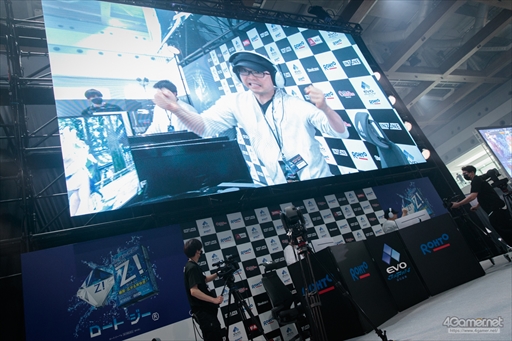 画像ギャラリー No.018のサムネイル画像 / 「Virtua Fighter esports」部門フォトレポート。現役最強プレイヤーと称されるとんちゃん選手が初代覇者に［EVO Japan 2023］