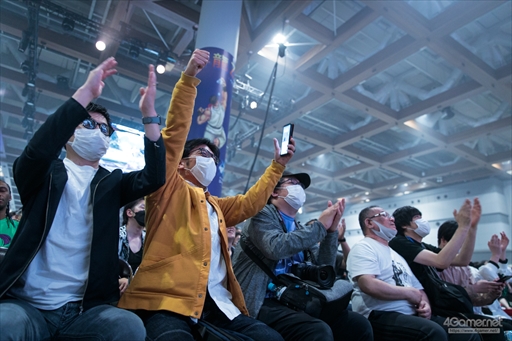 画像ギャラリー No.019のサムネイル画像 / 「Virtua Fighter esports」部門フォトレポート。現役最強プレイヤーと称されるとんちゃん選手が初代覇者に［EVO Japan 2023］