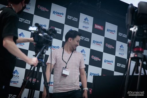 画像ギャラリー No.022のサムネイル画像 / 「Virtua Fighter esports」部門フォトレポート。現役最強プレイヤーと称されるとんちゃん選手が初代覇者に［EVO Japan 2023］