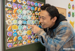 画像ギャラリー No.014のサムネイル画像 / 「ドラゴンクエストけしケシ！」巨大消しゴムはんこアートの展示が開始