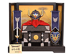 「ドラゴンクエスト」の新グッズに，人形メーカーの吉德大光とコラボした豪華な「ロトの兜飾り」登場。あみぐるみのスライムやシルバーネックレスの発売も決定