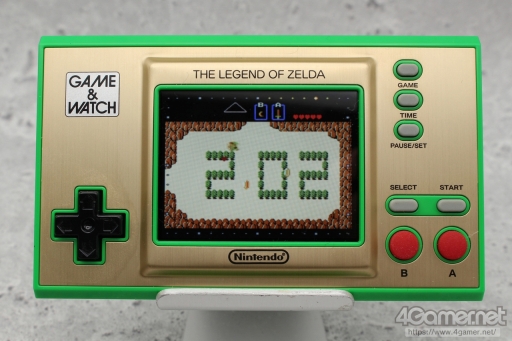 画像ギャラリー No.019のサムネイル画像 / 「ゲーム＆ウオッチ ゼルダの伝説」を“1989年のGame & Watch ZELDA”とともに遊ぶ。新世代G&Wは，時計としての使いやすさにも満足
