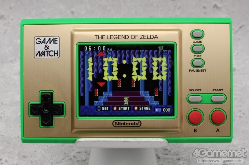 画像ギャラリー No.029のサムネイル画像 / 「ゲーム＆ウオッチ ゼルダの伝説」を“1989年のGame & Watch ZELDA”とともに遊ぶ。新世代G&Wは，時計としての使いやすさにも満足