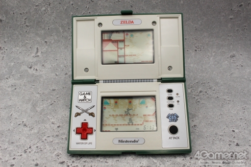 画像ギャラリー No.032のサムネイル画像 / 「ゲーム＆ウオッチ ゼルダの伝説」を“1989年のGame & Watch ZELDA”とともに遊ぶ。新世代G&Wは，時計としての使いやすさにも満足