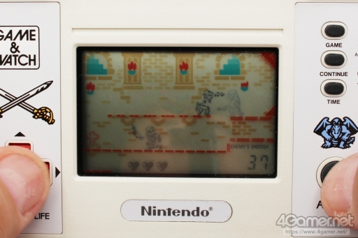 画像ギャラリー No.033のサムネイル画像 / 「ゲーム＆ウオッチ ゼルダの伝説」を“1989年のGame & Watch ZELDA”とともに遊ぶ。新世代G&Wは，時計としての使いやすさにも満足
