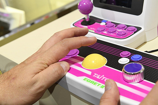 画像ギャラリー No.014のサムネイル画像 / ［TGS 2021］タイトーが「EGRET II mini」をプレイアブル出展。快適なプレイを約束するこだわりの設計をデモ機で確認した