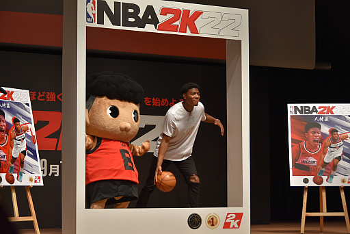 画像ギャラリー No.004のサムネイル画像 / 「NBA 2K22」，八村 塁選手が飾る日本限定パッケージカバーがお披露目された記者発表会レポート