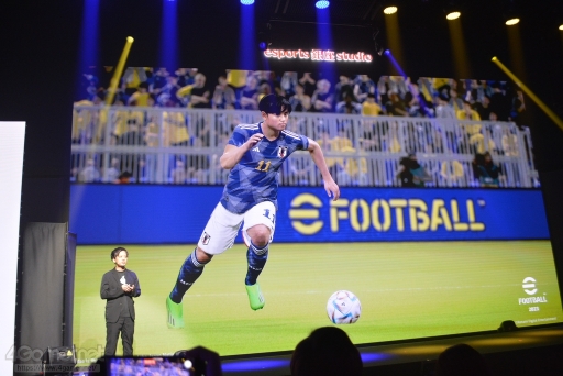 画像ギャラリー No.014のサムネイル画像 / 「eFootball 2023」に日本代表の最新ユニフォームを着用した選手たちが登場。久保建英選手がリモートで出演した発表会の現地レポートをお届け