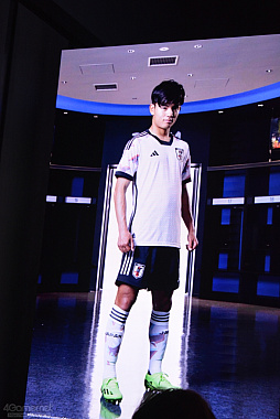 画像ギャラリー No.019のサムネイル画像 / 「eFootball 2023」に日本代表の最新ユニフォームを着用した選手たちが登場。久保建英選手がリモートで出演した発表会の現地レポートをお届け