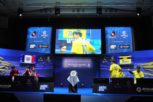 画像ギャラリー No.007のサムネイル画像 / JリーグとKONAMIによるクラブ対抗eスポーツ大会「eJリーグ eFootball 2022シーズン」,北海道コンサドーレ札幌が全40クラブの頂点に