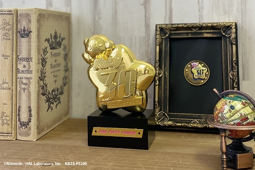 画像ギャラリー No.005のサムネイル画像 / カービィが“金ピカのトロフィー”になっちゃった。「星のカービィ 30th記念 トロフィー」の受注受付中